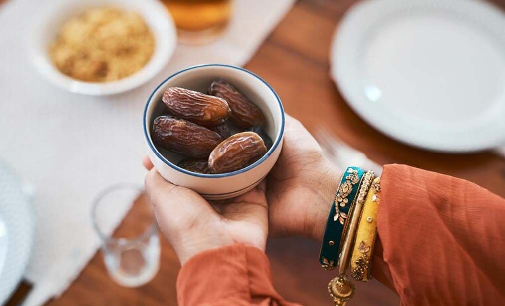 eating dry dates during pregnancy in hindi