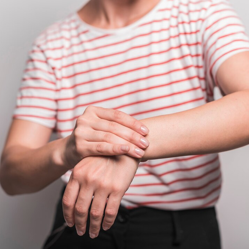 causes of dark knuckles