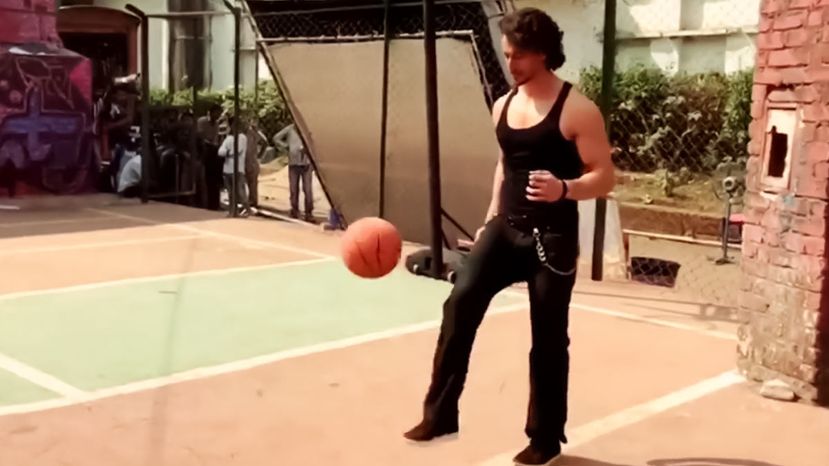 टाइगर श्रॉफ ने बास्केट बॉल खेलते हुए शेयर की वीडियो, जानें इसे खेल से होने वाले फायदे
