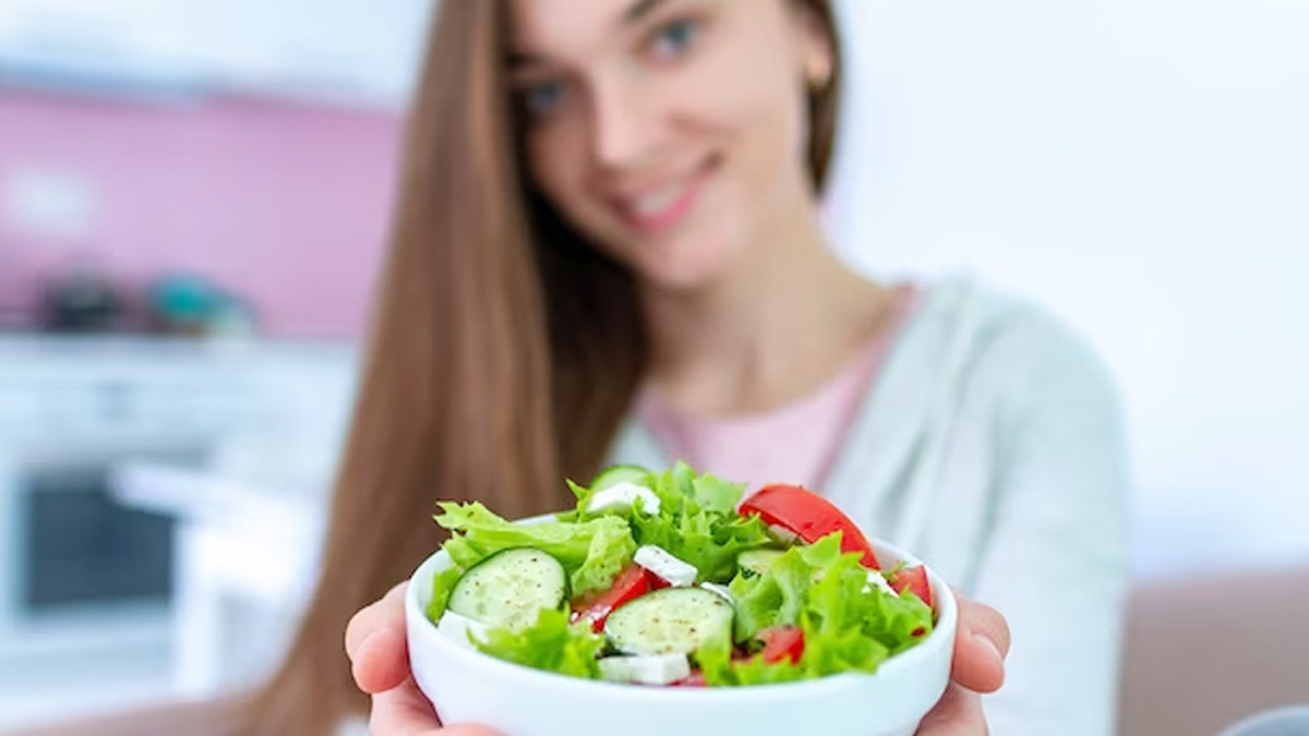 reasons why you feel bloated after eating raw salads