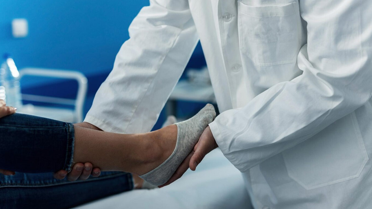 When To Seek Medical Help For Numbness In Foot In Hindi