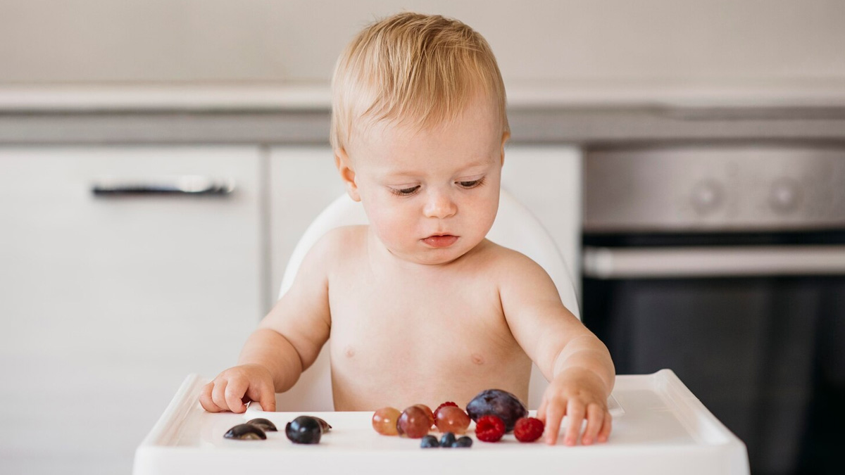 can babies eating jamun during monsoon