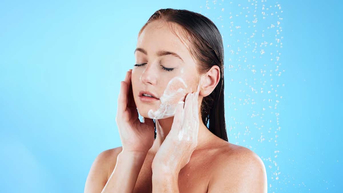 Face Wash Mistakes To Avoid For Oily Skin In Hindi