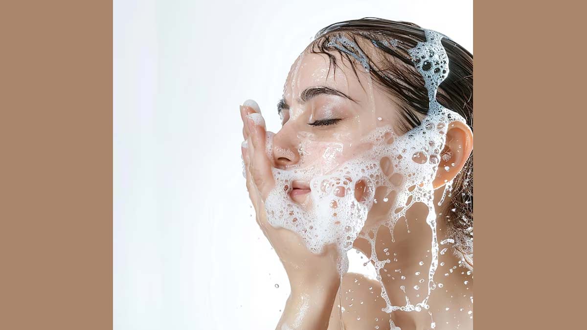 Tips To Take Care Of Oily Skin In Rainy Season In Hindi