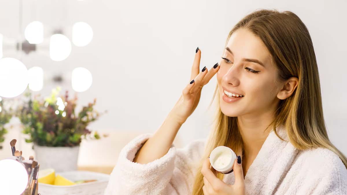 Tips To Take Care Of Oily Skin In Rainy Season In Hindi