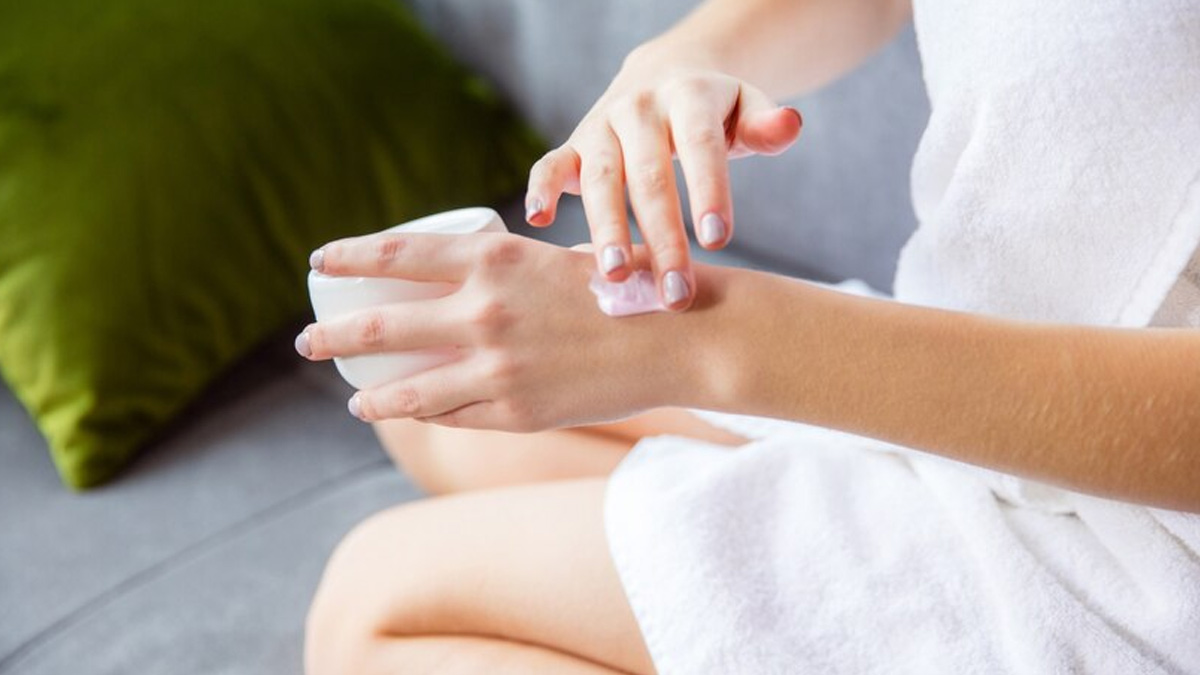 moisturising-hands-legs