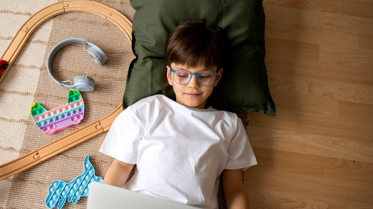 Symptoms Of Virtual Autism In Hindi