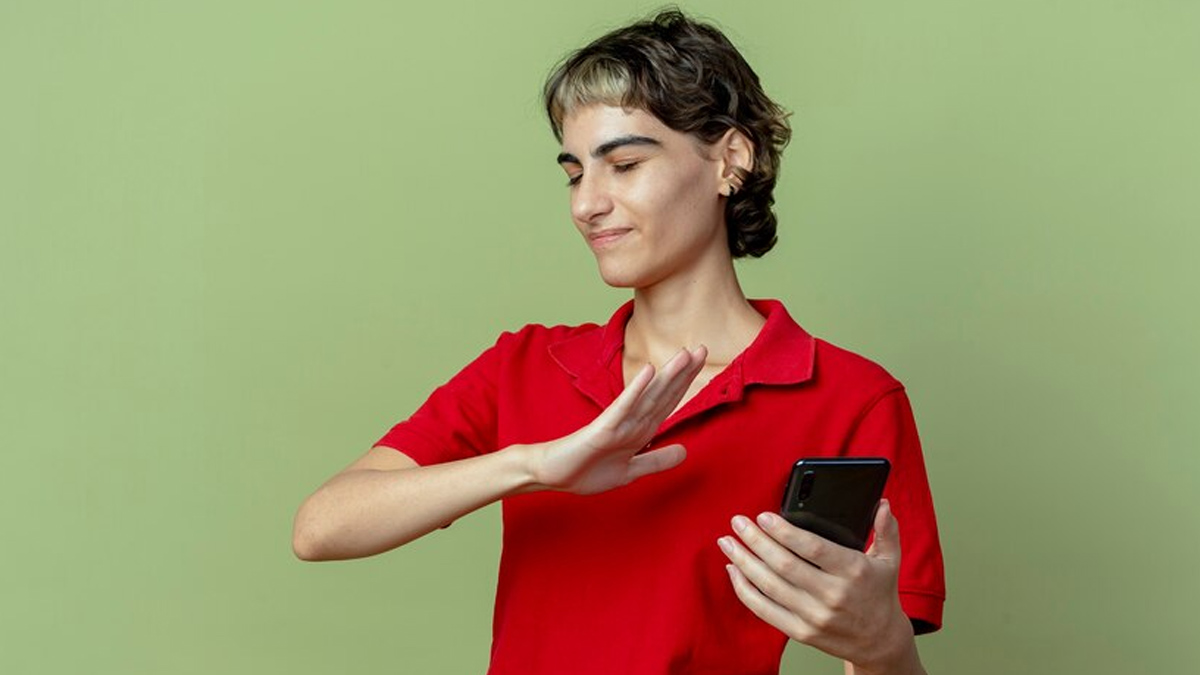 Here's How Screen Time Affects Your Skin and What to Do About It