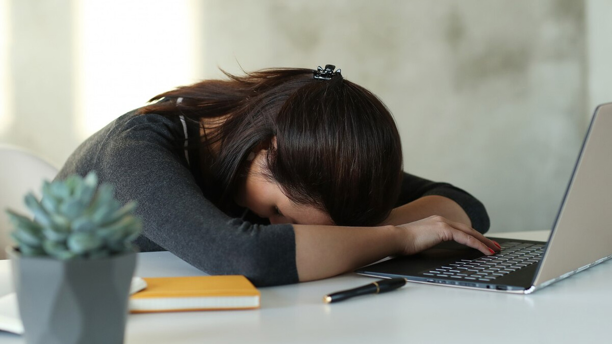 Symptoms-of-Estrogen-Imbalance-in-Females-ins