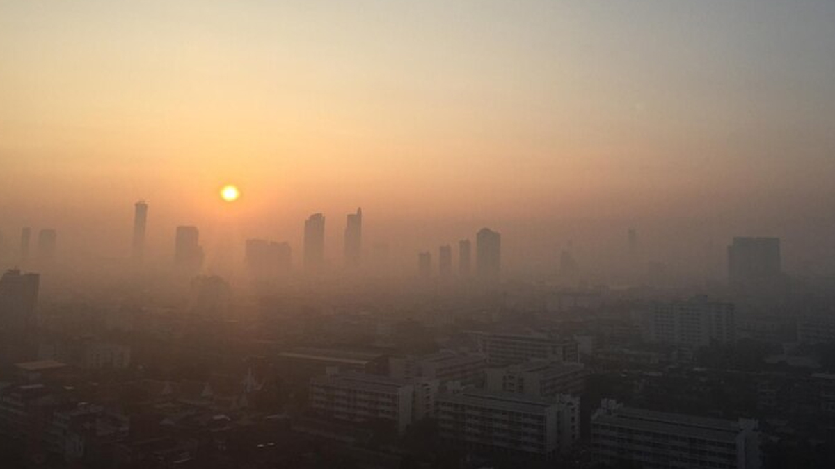 Air Pollution Causing Young Girls To Get Their First Period Earlier, Reveals Study: Expert Shares How