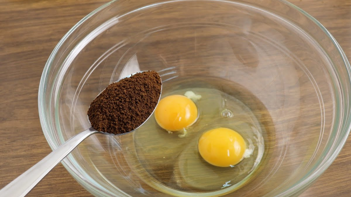 egg yolk and coffee hair pack