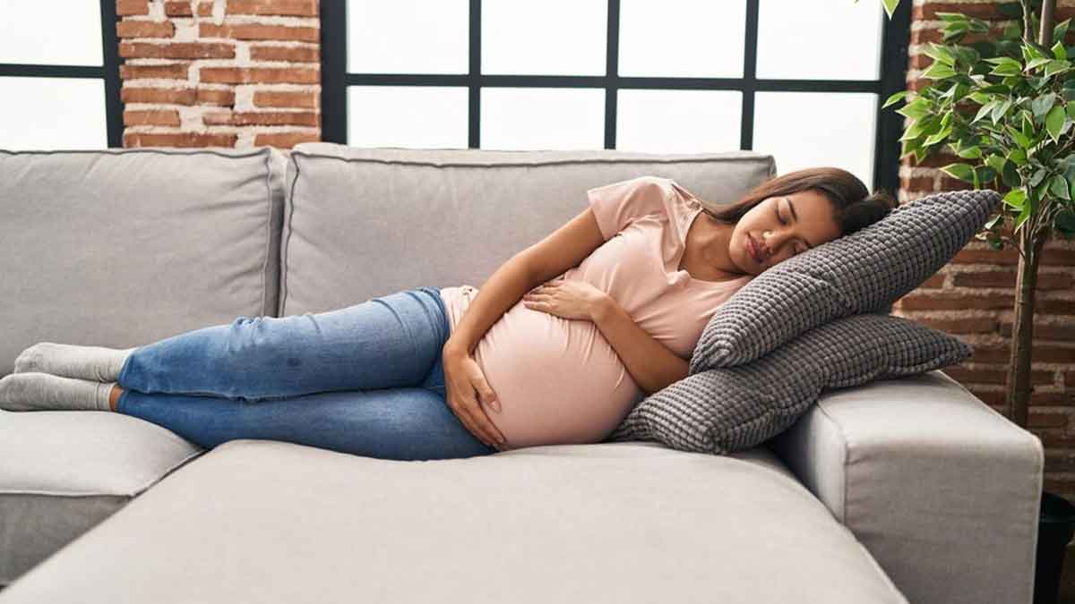 pregnant-women-sleeping