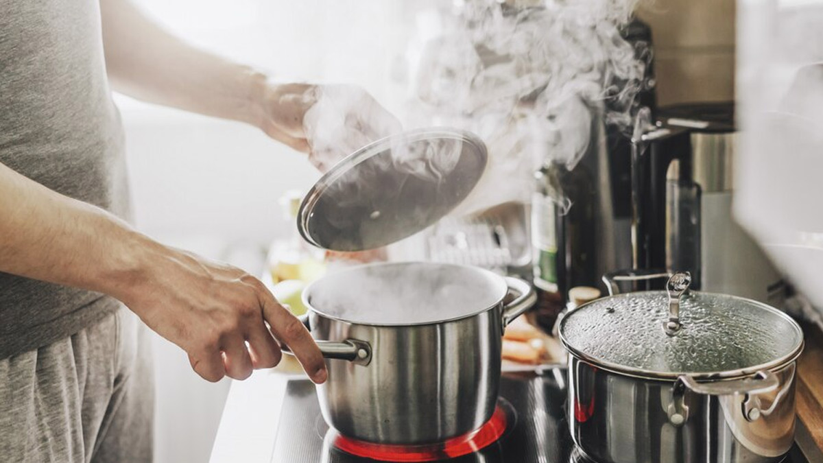 Safety Precautions Always use caution when handling hot water to avoid burns. If you have respiratory conditions such as asthma, consult with a healthcare professional before trying herbal steam inhalations. Do not use essential oils directly in the water, as they can be too concentrated and may cause irritation. Stick to using fresh or dried herbs instead.