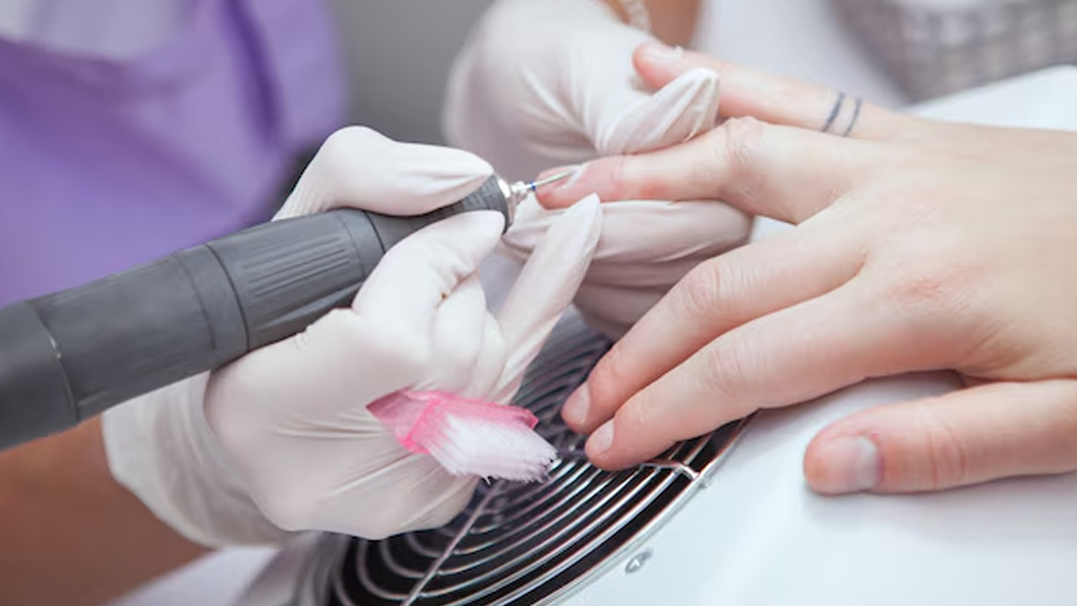 Home Remedies To Combat Nail Damage By Nail Extensions