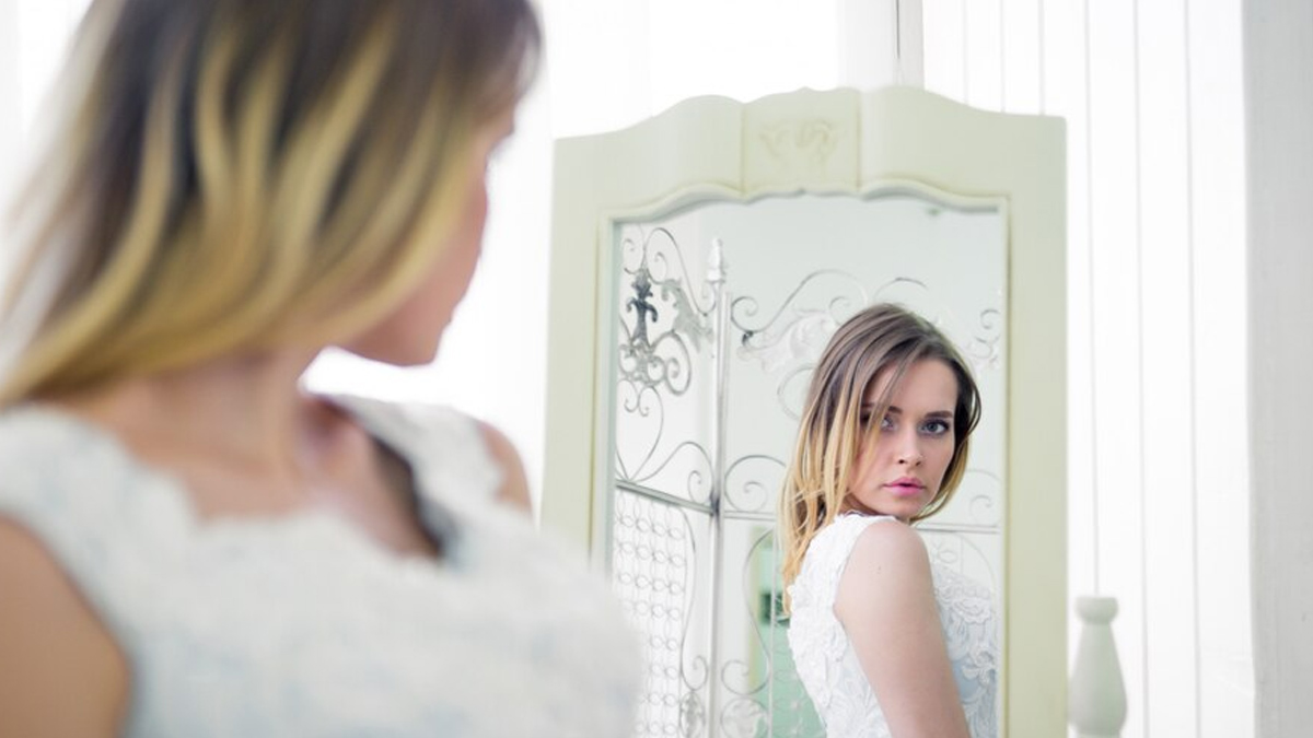looking-at-mirror