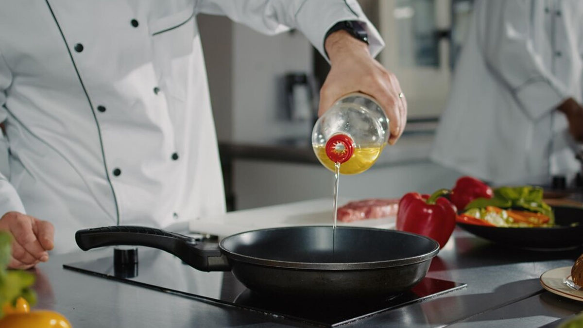 ICMR Cautions Against Repeatedly Heating Cooking Oil, Says It Increases Cancer Risk