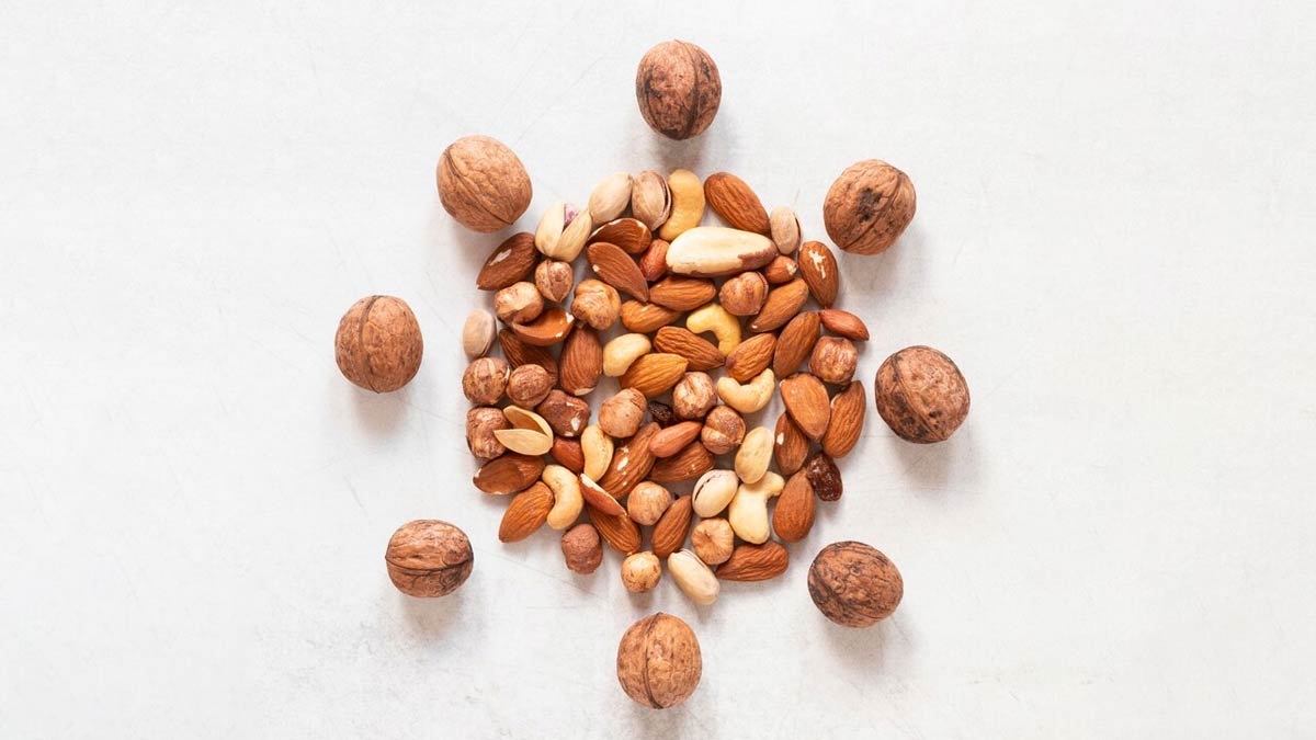 Right-way-to-eat-nuts-and-seeds-inside