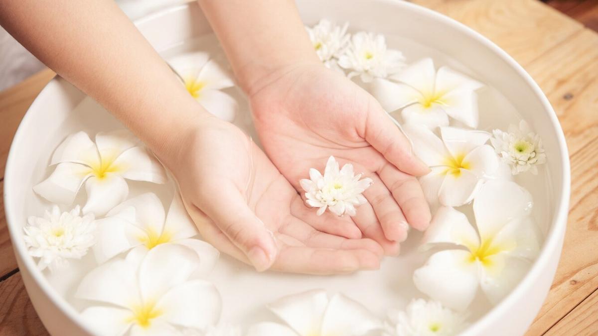 hand-night-care-inside