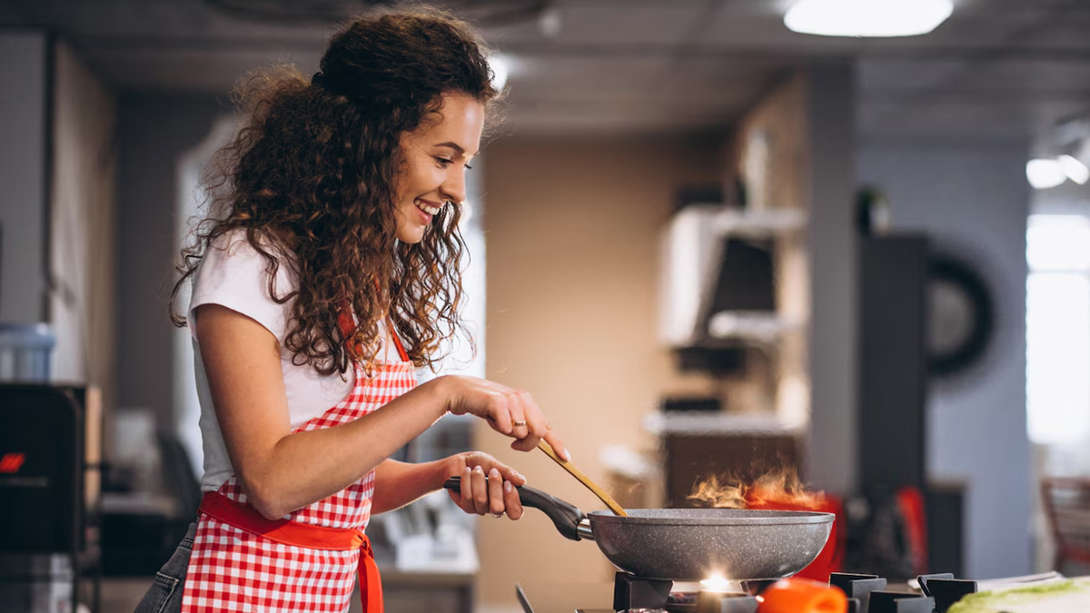 Lohe Ki Kadai Me Kya Nahi Banana Chahiye