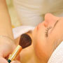 Refresh your make up with powder during humid weather
