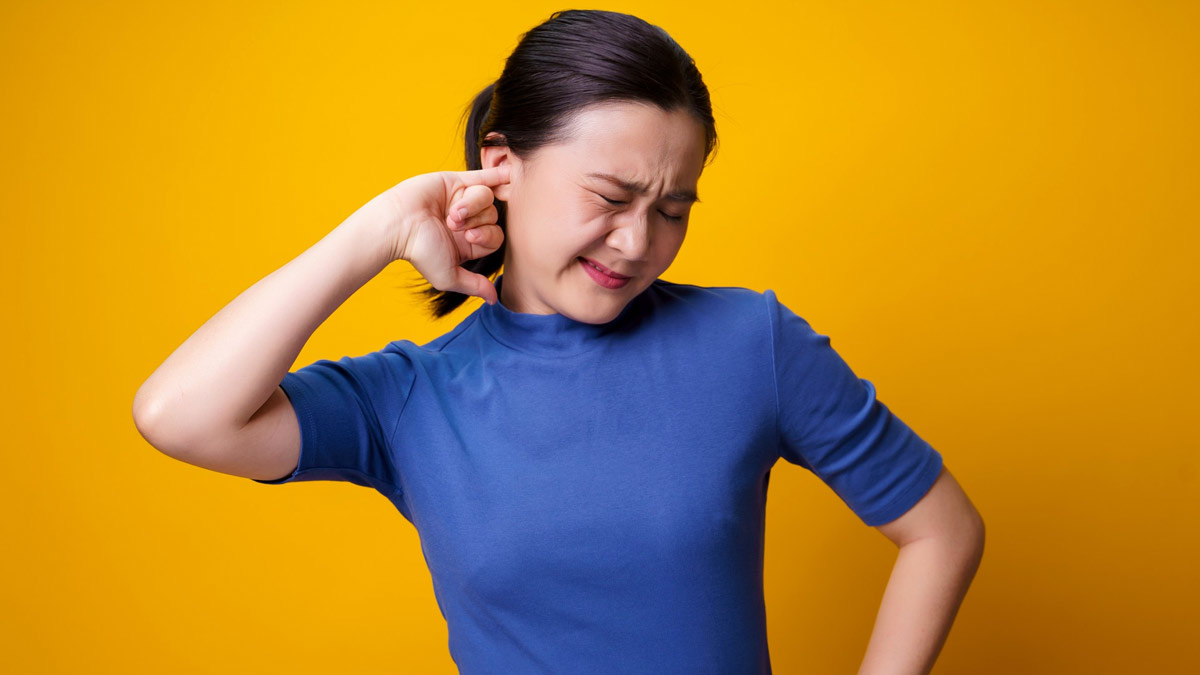 क्या आपको भी कान भरा हुआ महसूस होता है? तो जानें ब्लॉक कान के 5 कारण