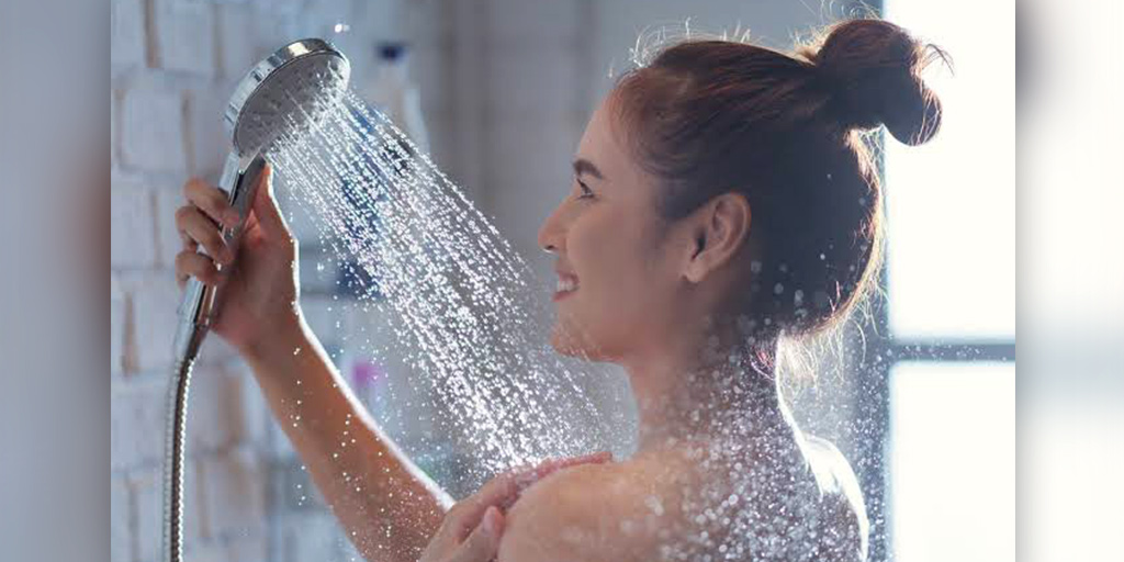 Showering Mistakes That Are Hurting Your Hair, Say Stylists — Eat