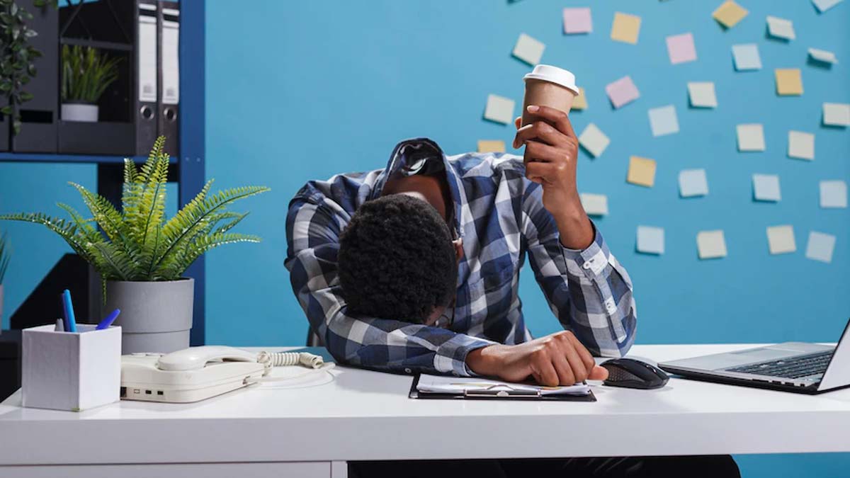 Feeling Sleepy In Office? 4 Ways To Overcome