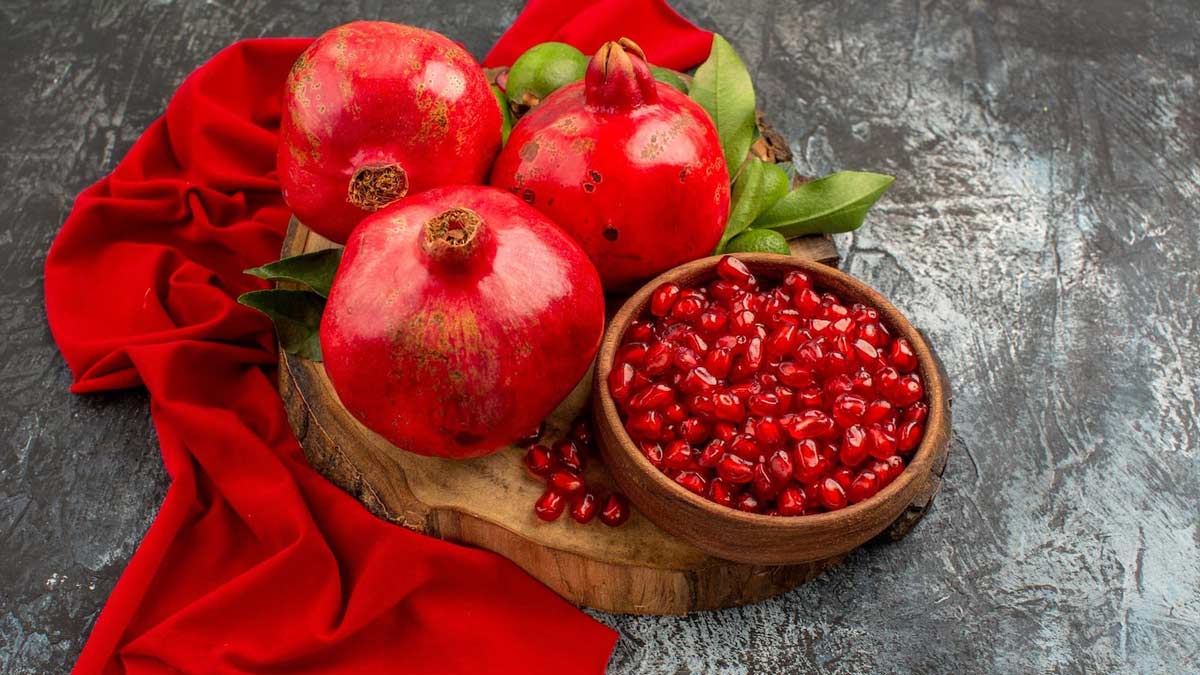 6 Reasons Why You Should Start Eating Pomegranates