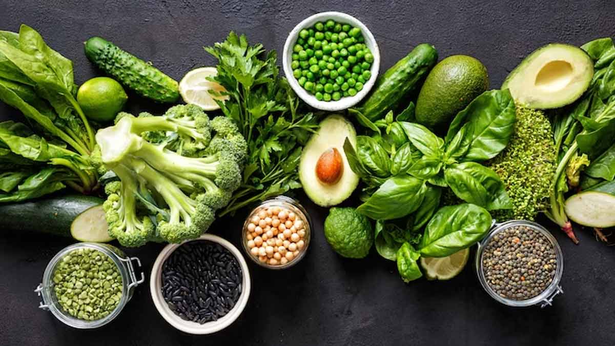 6 Green Foods You Should Start Eating Today & Its Benefits