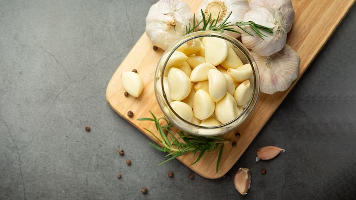  6 Reasons To Include Garlic In Your Daily Diet