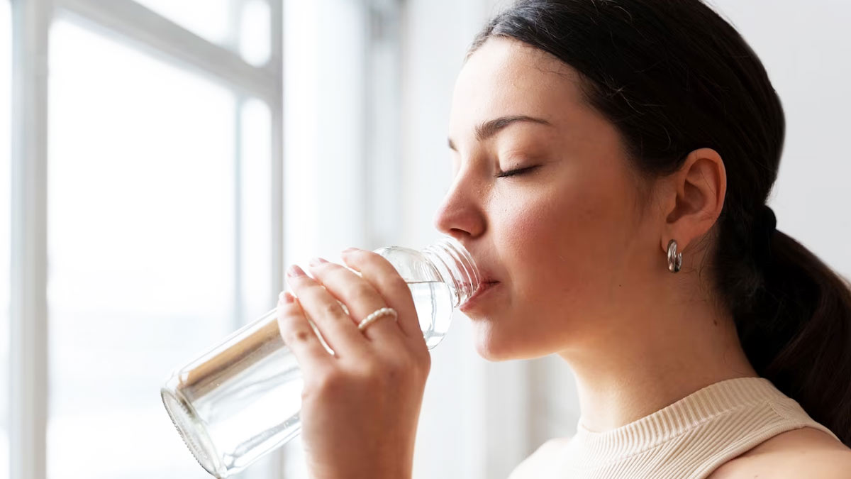 Does Drinking A Lot Of Water Really Make The Skin Glow? 