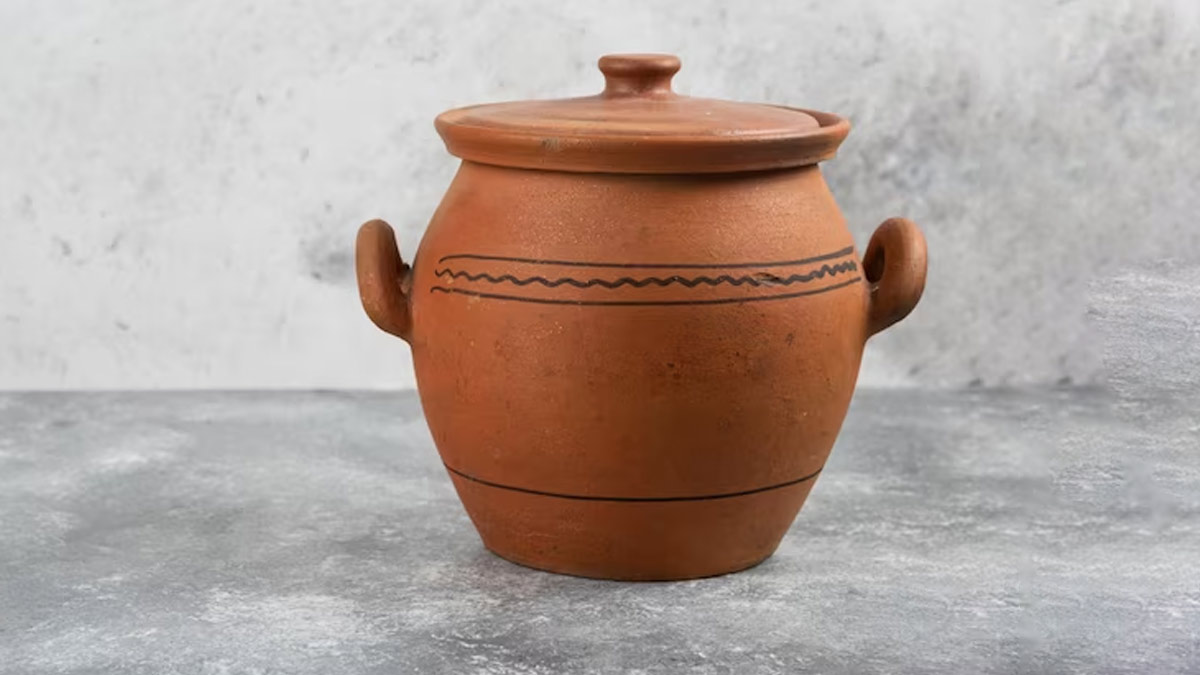 5 Health Benefits Of Drinking Water From Earthen Pot