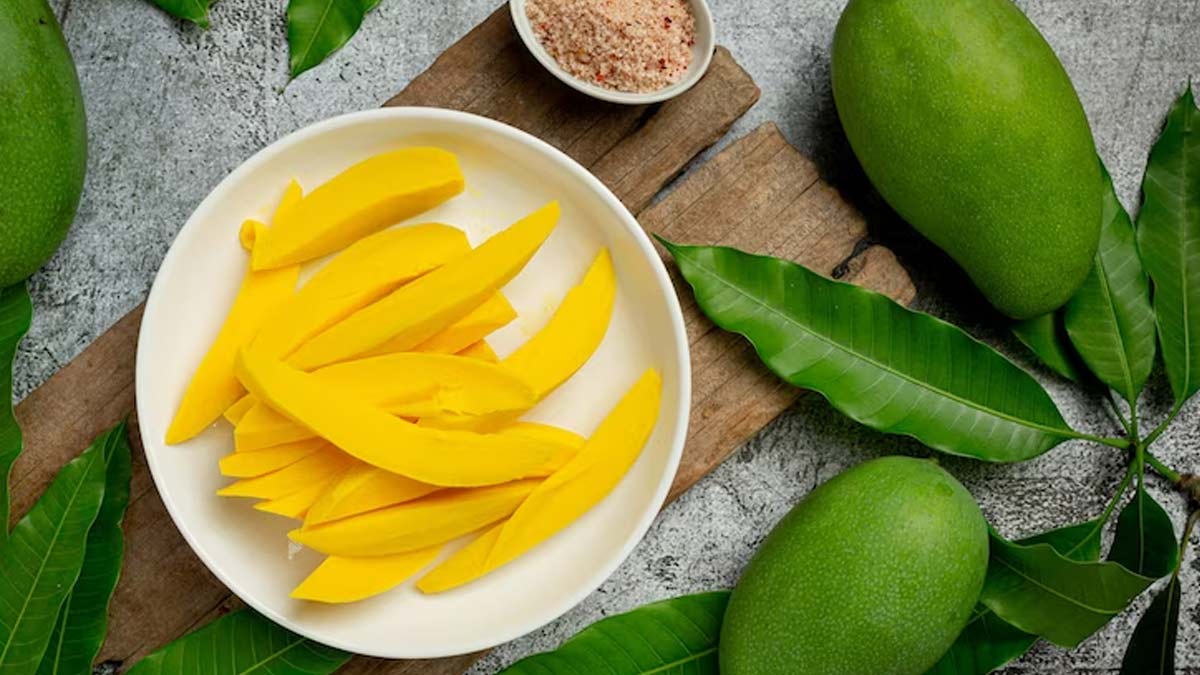 7 Health Benefits Of Eating Raw Mangoes