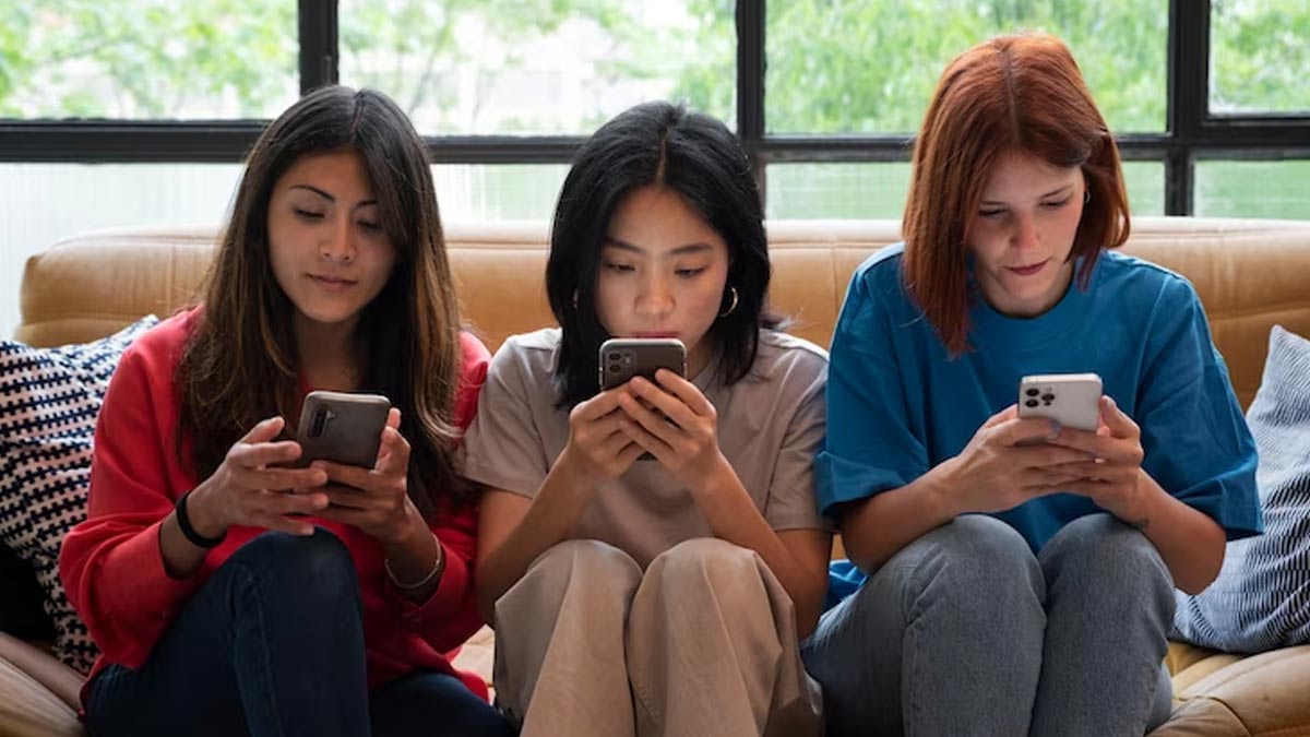Cell Phone Habits That May Contribute to Anxiety: Quick Guide to Healthier Tech Use