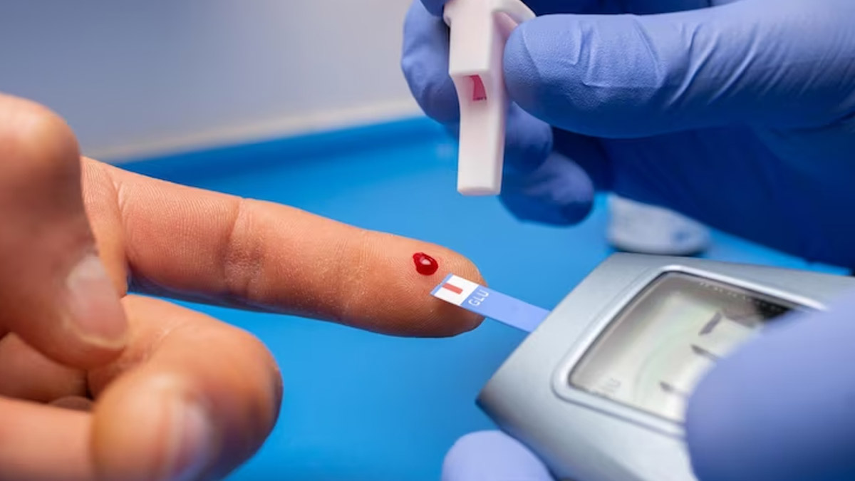 Balancing Blood Sugar Naturally: Ayurvedic Diet Tips and 8 Medicinal Herbs for Diabetes Management