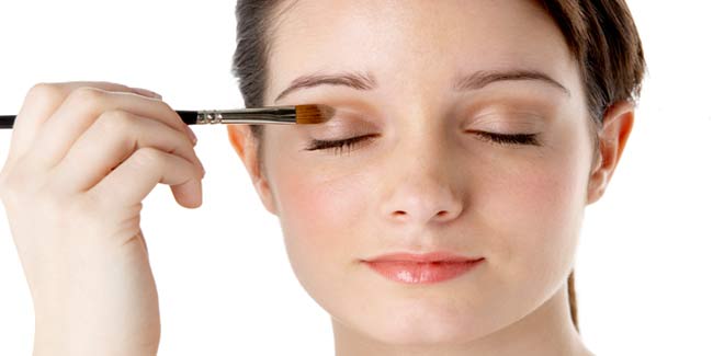 Hide A Black Eye With Make Up 650x325 