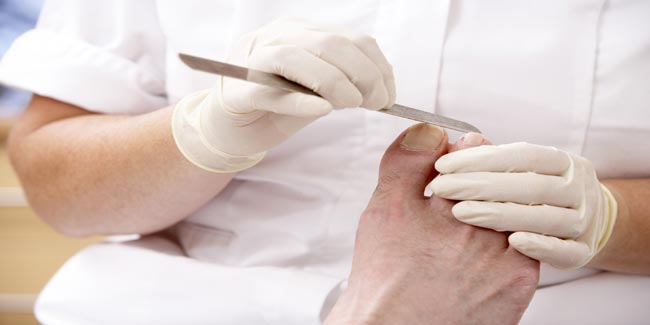 बुजुर्ग डायबिटीज में कैसे करें पैरों की देखभाल