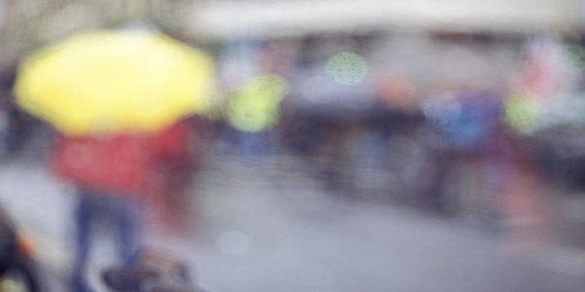 What are the symptoms of Macular Pucker?