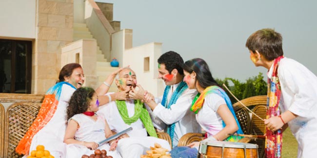 होली के व्यं‍जनों से घोलें माहौल में मिठास