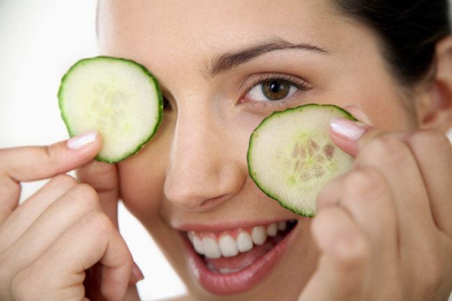 7-ways-cucumber-slices-can-benefit-your-eyes-oogmaskers