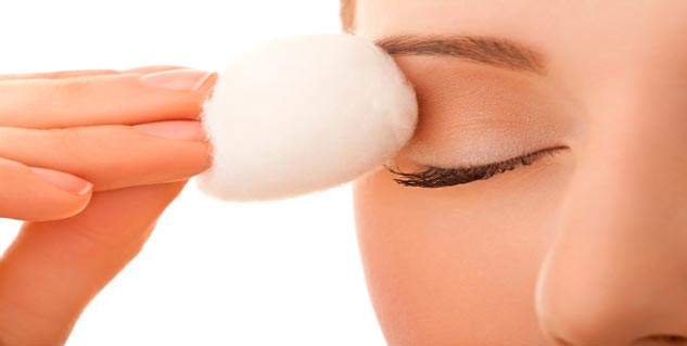 कैसे हटाएं आंखों का मेकअप Remove Eye MAke Up in Hindiq