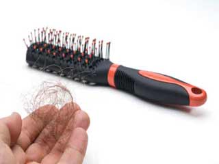 डिलीवरी के बाद बालों को झड़ने से बचाने के टिप्‍स 