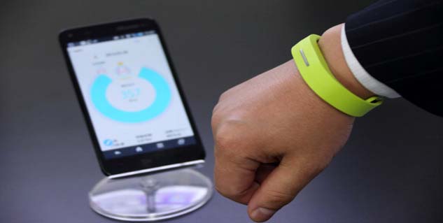 fitness trackers in hindi 