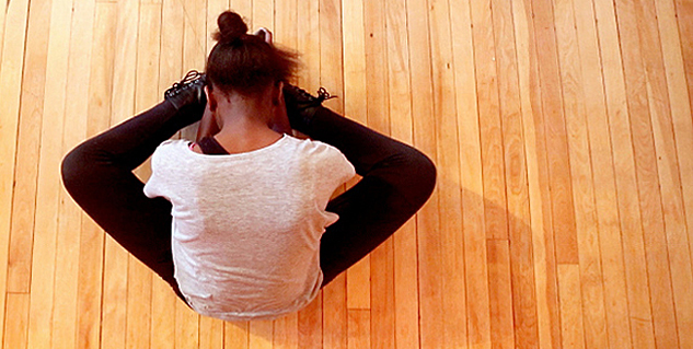 Easy Knee Stretches in Hindi