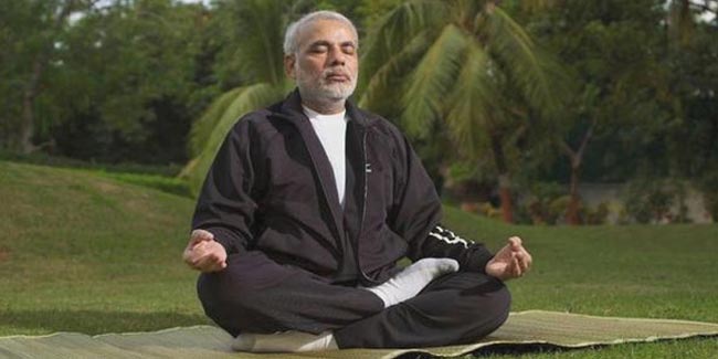 आपको जरूर आजमाने चाहिए नरेंद्र मोदी के ये 4 योगासन 