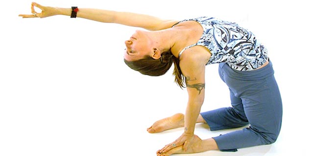 ardh ustrasana in Hindi