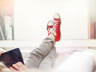 घर में जूते पहनकर घूमने से हो सकती हैं संक्रामक बीमारियां 