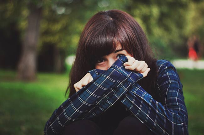 5 Things you will love and hate about dating a shy girl