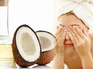 इन 6 कारणों से अपने बाथरूम में रखें नारियल तेल
