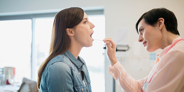 मुंह के ऊपरी हिस्से में सूजन swollen roof of mouth in hindi